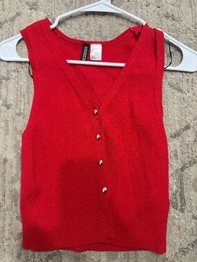 H&M red cropped vest style top
